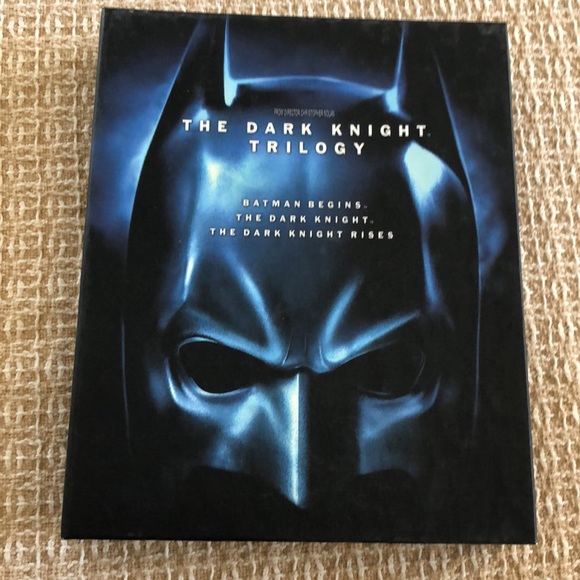 The Dark Knight Trilogy 5 DVD boxed collection - Picture 3 of 12